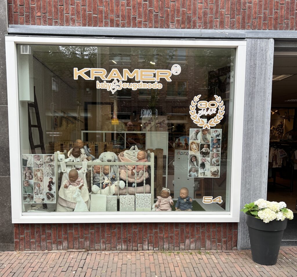 Kramer jeugdmode etalage juli 2026